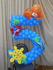 Цифра пять из воздушных шаров на детский праздник